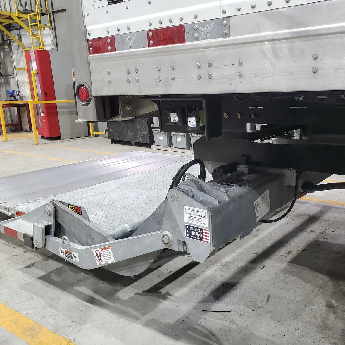 Liftgate service | Manac